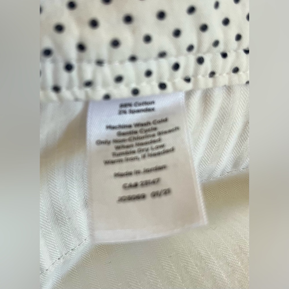 EUC Talbots Perfect Short Light Tan Women’s Size: 6 Inseam 3” - Picture 4 of 4
